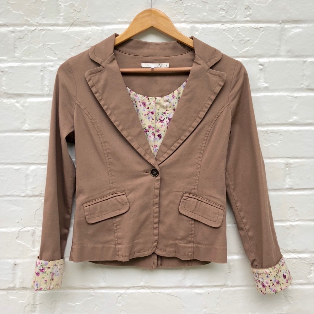 Hae Floral Contrast Cuffed Cotton Tawny Blazer - Picture 2 of 7